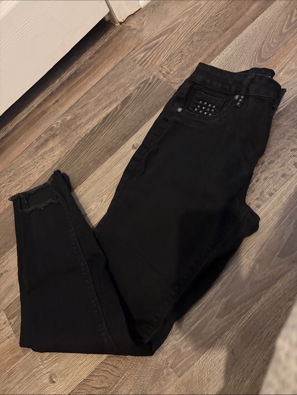 Women’s Black Skinny Jeans with Studded Pocket